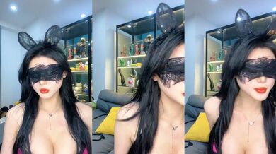 顶级尤物！爆炸身材！性感尤物网红女神，爆乳肥臀极品，小尺度诱惑，珍珠内裤黑丝袜，拨开内裤手指扣穴